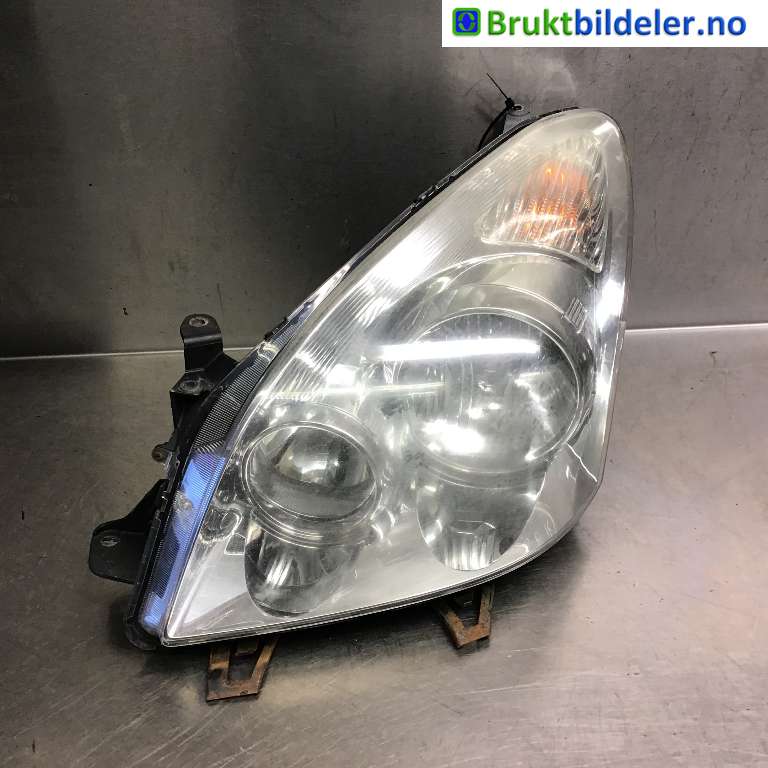 Frontlykt venstre halogen til Toyota Verso, 2004-2009 (Type II)  (TOYOTA|81170-0F060)