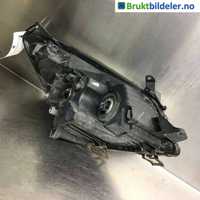 Frontlykt venstre halogen til Toyota Verso 2004-2009 (Type II)  (TOYOTA|81170-0F060|)
