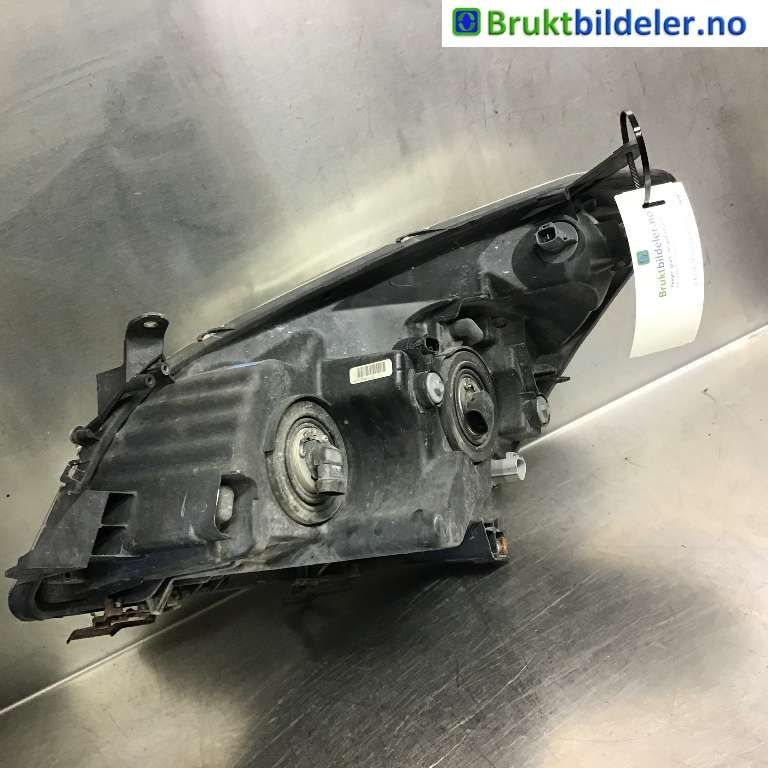 Frontlykt høyre halogen til Toyota Verso 2004-2009 (Type II)  (TOYOTA|81130-0F060|)