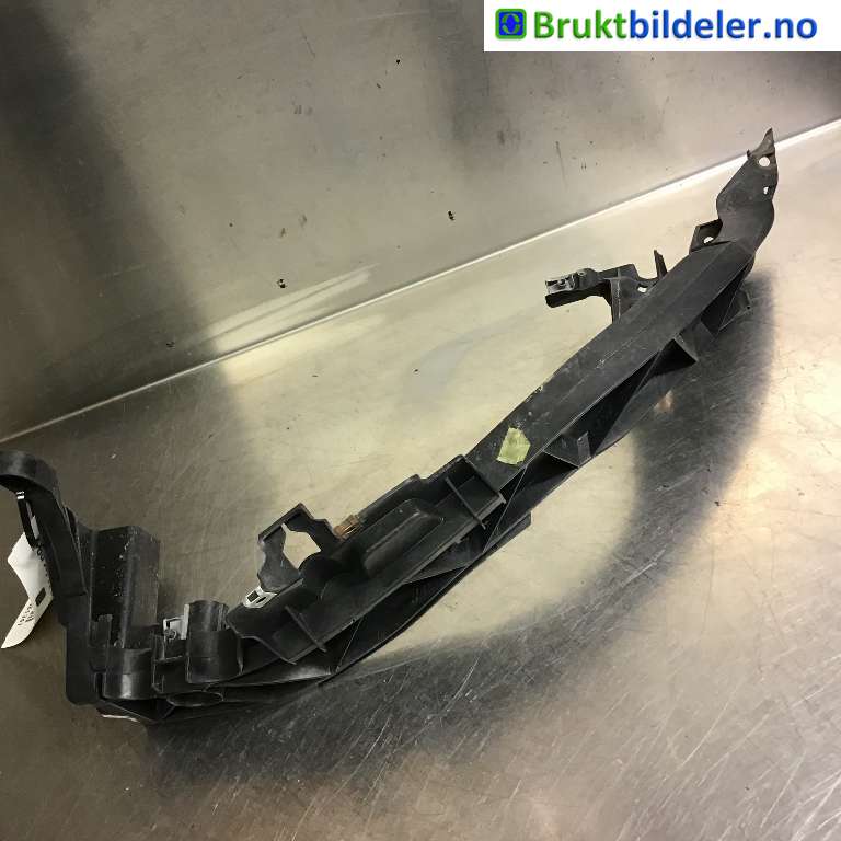 Frontlyktehus til BMW 1-Serie 2004-2011 (E81/E82/E87/E88) (E81/E82/E87/E88) (BMW|51 64 7 120 824|)