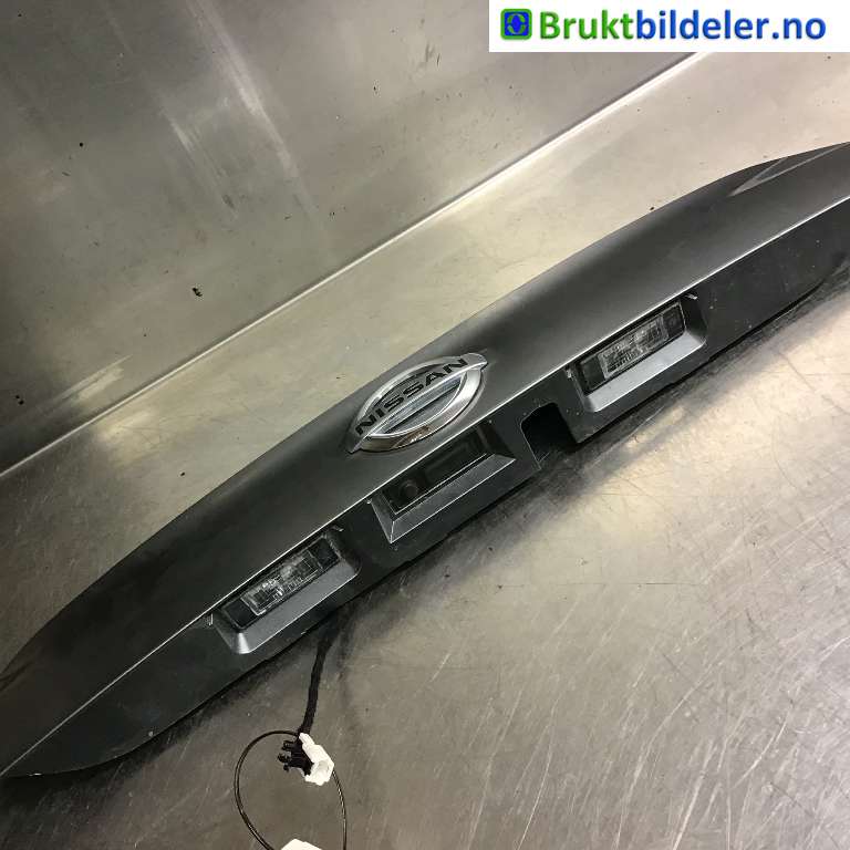 Skiltlys til Nissan Qashqai, 2014-2021 (Type II)  (NISSAN|908104EU0H)