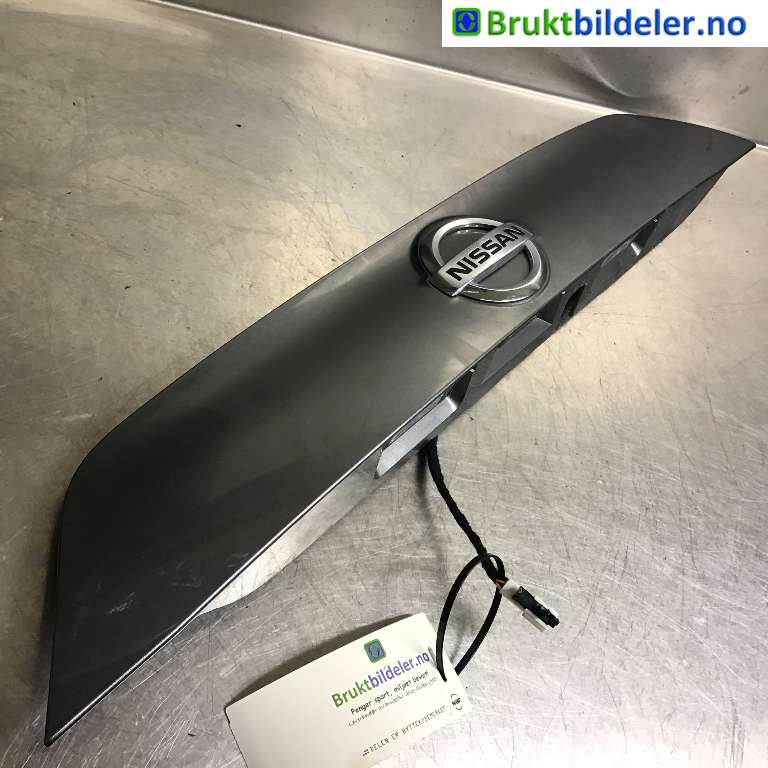 Skiltlys til Nissan Qashqai 2014-2021 (Type II)  (NISSAN|908104EU0H|)