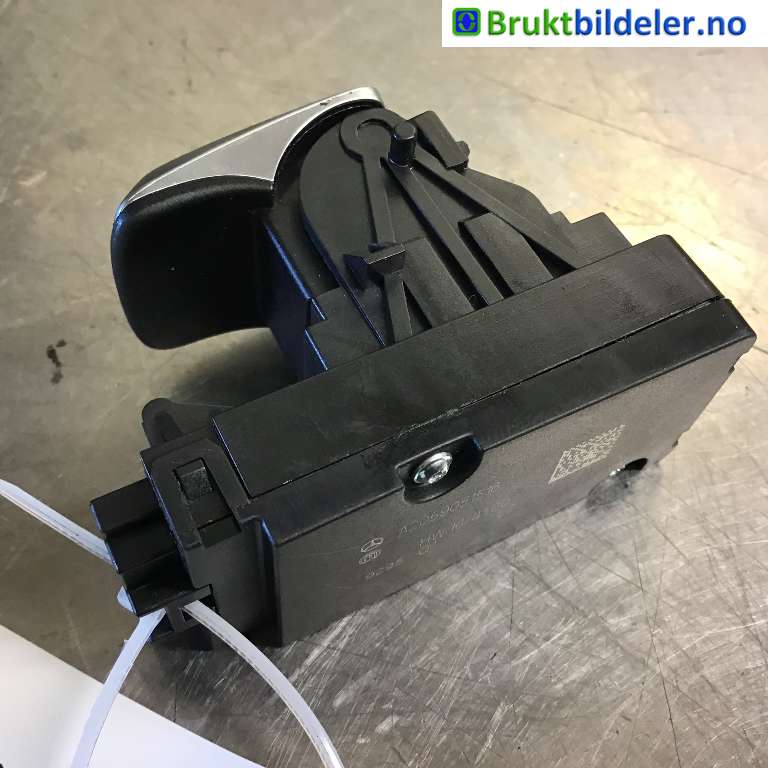 Bryter elektrisk håndbrekk/parkbrems til Mercedes C-Klasse 2018-2021 (Fase 2) (W205) (W205) (MERCEDES|A 205 905 15 16|)