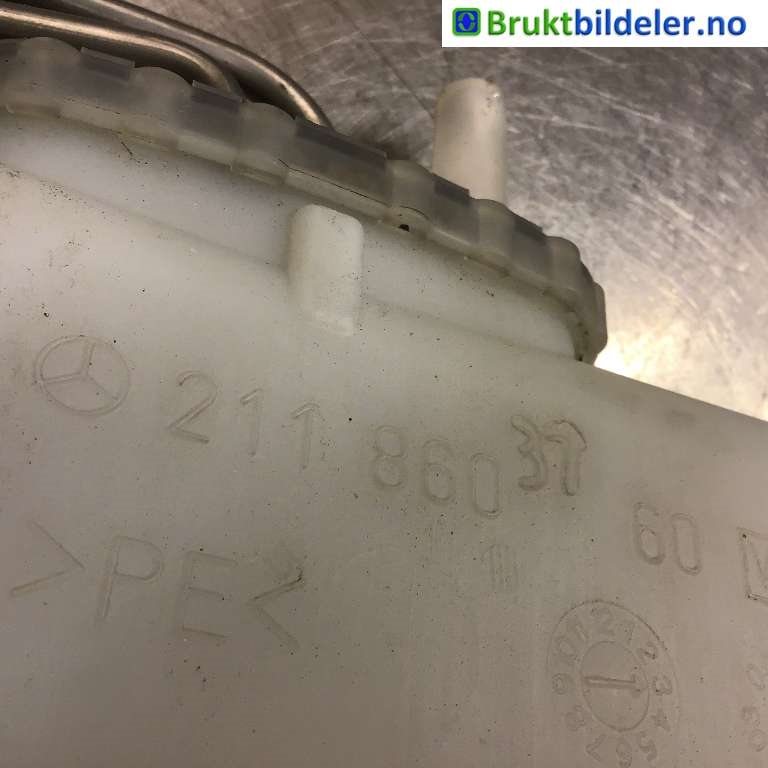 Spylertank til Mercedes CLS 2004-2010 (C219) (C219) (MERCEDES|A 211 860 37 60|)