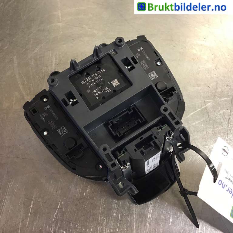 Bryter diverse til Mercedes C-Klasse 2018-2021 (Fase 2) (W205) (W205) (MERCEDES|A 205 900 70 46|A3C03689101|)