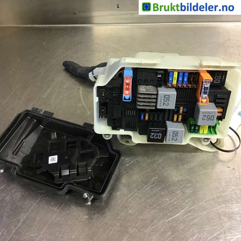 Sikringsboks til Mercedes C-Klasse 2018-2021 (Fase 2) (W205) (W205) (MERCEDES|A 213 906 57 06|)