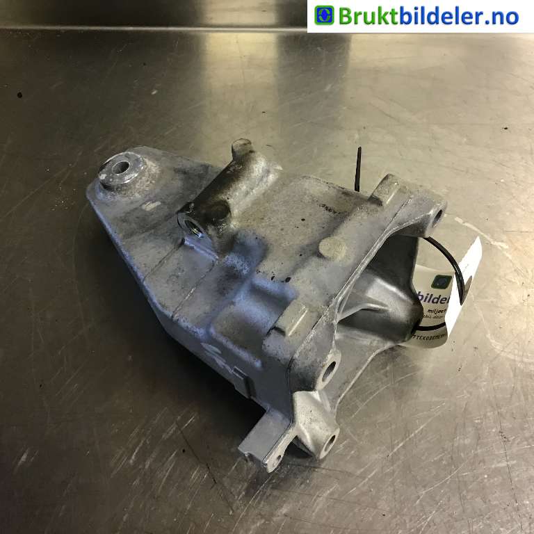 Motorfeste til Mercedes C-Klasse 2018-2021 (Fase 2) (W205) (W205) (MERCEDES|A 274 223 22 04|)