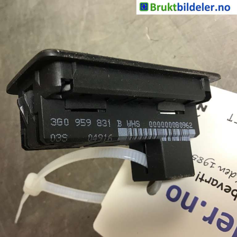 Bryter baklukeåpner til VW Passat 2015-2019 (Fase 1) (B8) (B8) (VOLKSWAGEN|3G0 959 831 B|)