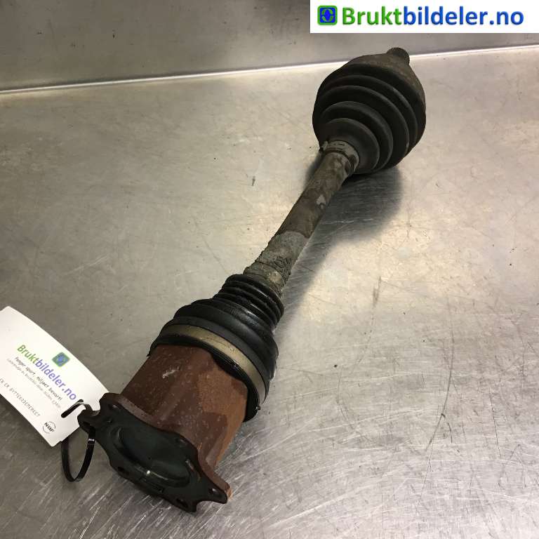Drivaksel venstre foran til VW Passat 2015-2019 (Fase 1) (B8) (B8) (VOLKSWAGEN|3Q0 407 271 AC|)