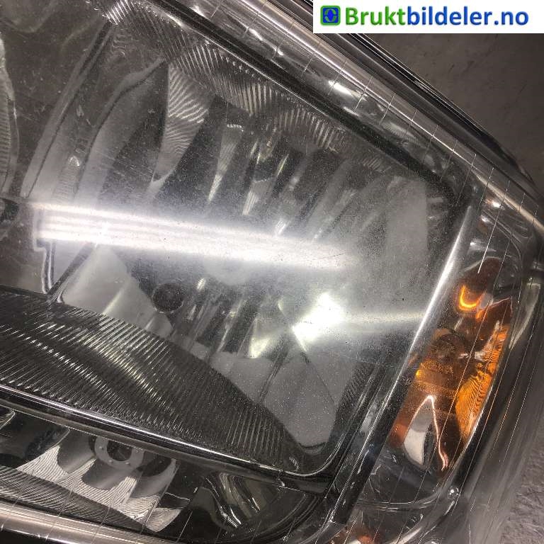 Frontlykt venstre halogen til VW Transporter / Caravelle 2003-2009 (Fase 1) (T5) (T5) (VOLKSWAGEN|7H1 941 015 N|0 301 191 301|)