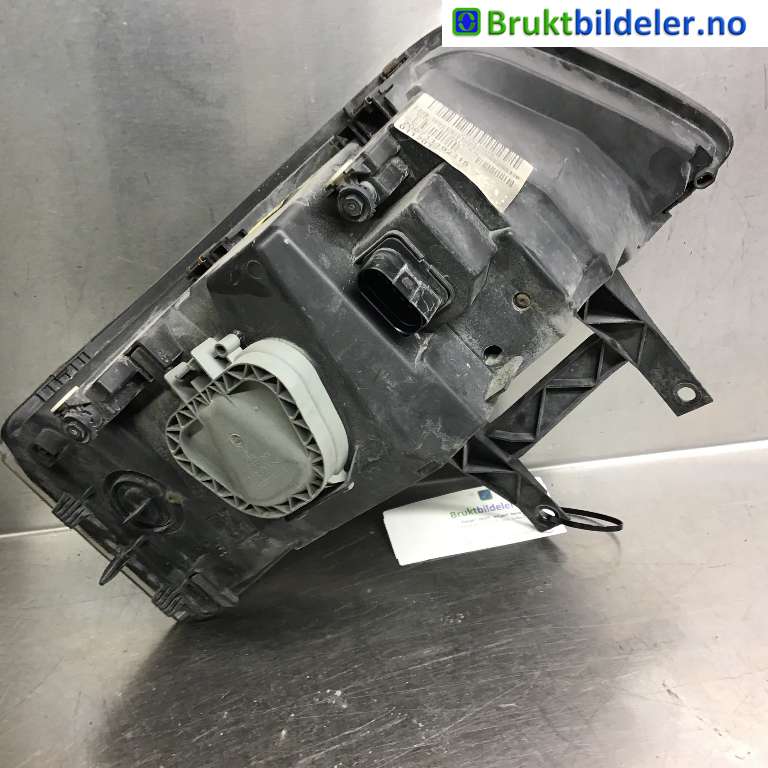 Frontlykt venstre halogen til VW Transporter / Caravelle 2003-2009 (Fase 1) (T5) (T5) (VOLKSWAGEN|7H1 941 015 N|0 301 191 301|)