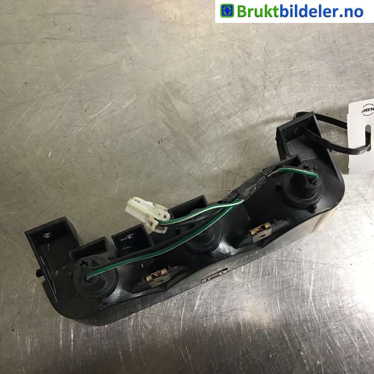 Baklykt bremselys bakrute til Mitsubishi Pajero 2000-2006 (Type III)  (MITSUBISHI|MR490839|)