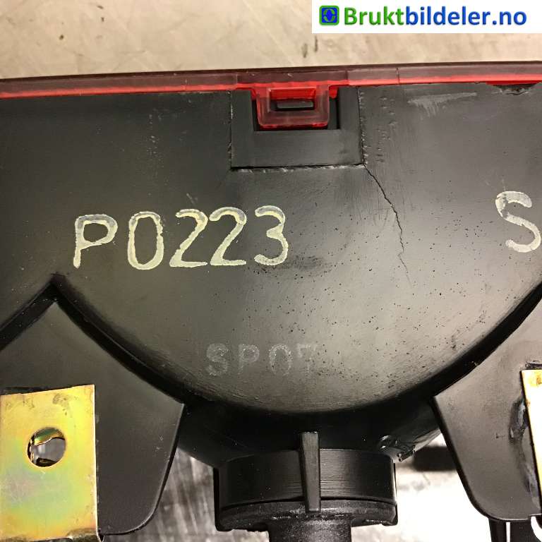 Baklykt bremselys bakrute til Mitsubishi Pajero 2000-2006 (Type III)  (MITSUBISHI|MR490839|)