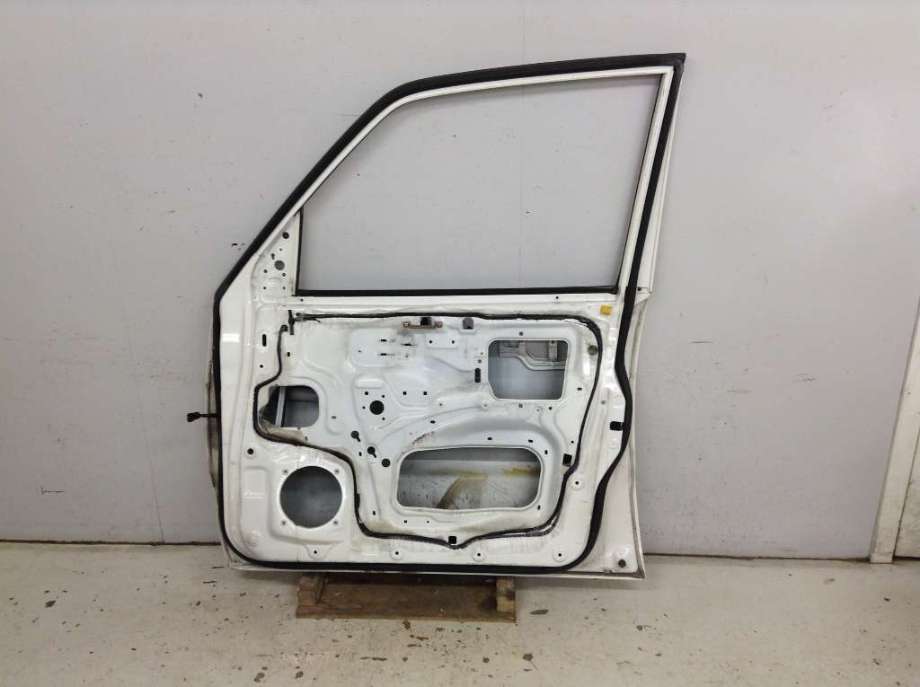 Dør høyre foran til Mitsubishi Pajero 2000-2006 (Type III)  (MITSUBISHI|MN161222|)