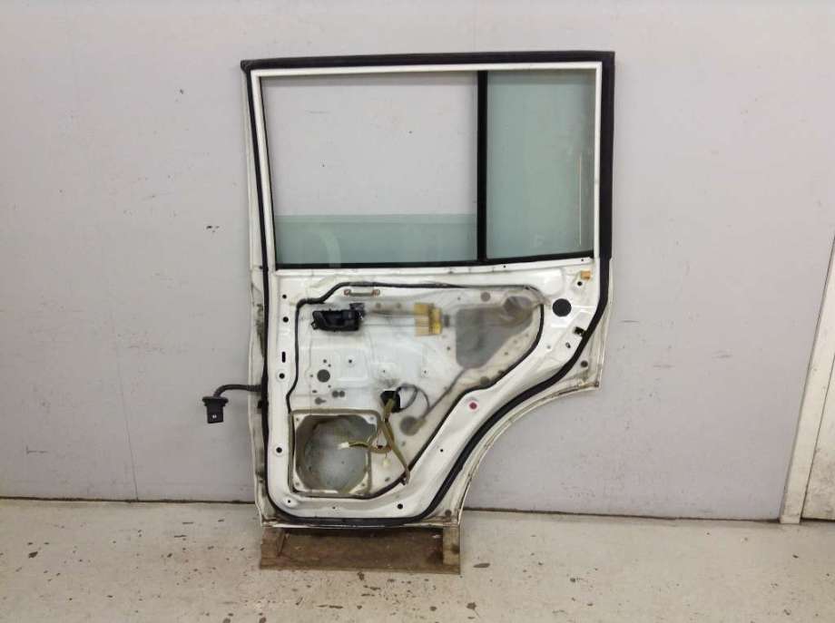 Dør høyre bak til Mitsubishi Pajero 2000-2006 (Type III)  (MITSUBISHI|5730A262|)