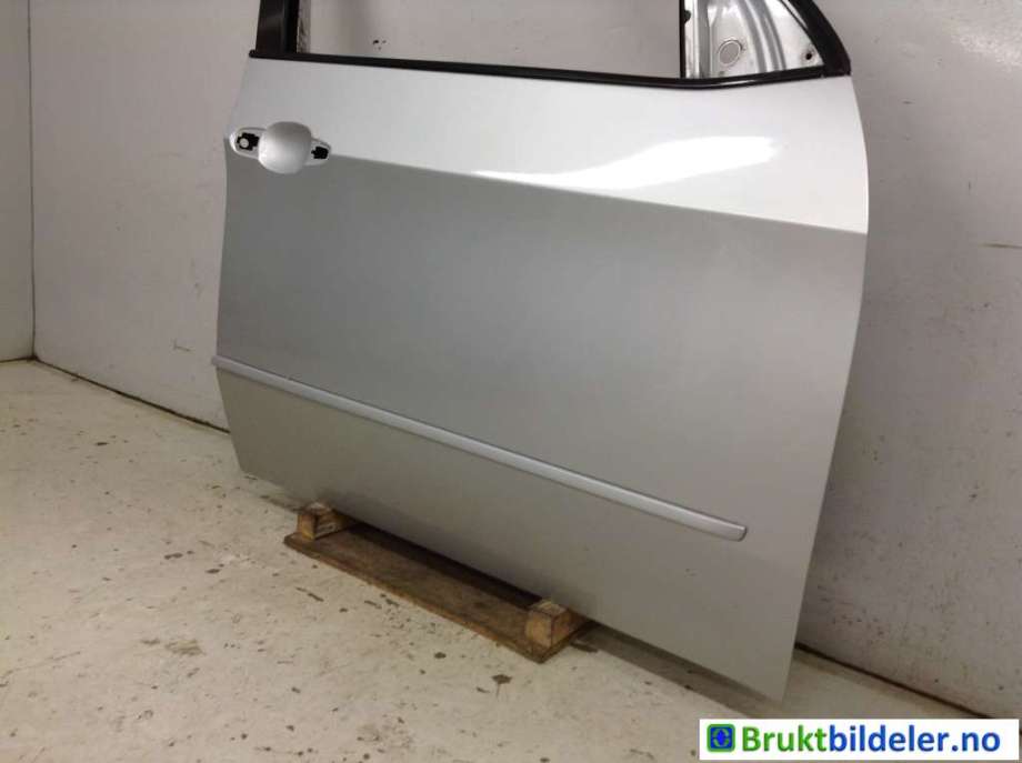 Dør høyre foran til BMW X5 2007-2013 (E70) (E70) (BMW|41 51 7 211 424|)