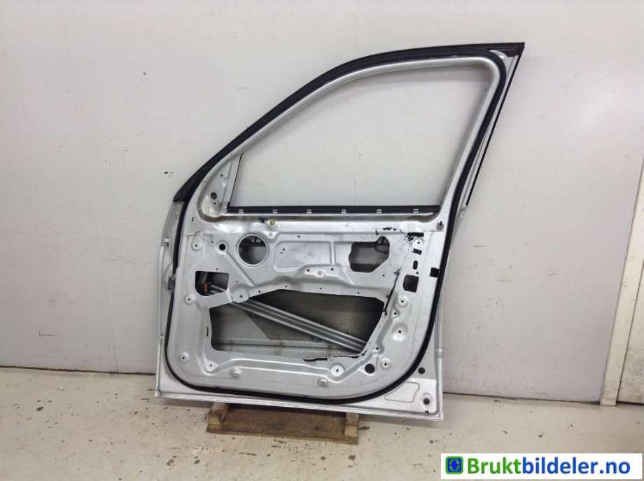 Dør høyre foran til BMW X5 2007-2013 (E70) (E70) (BMW|41 51 7 211 424|)