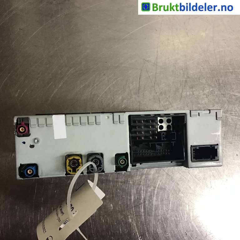 Bilstereo CD-veksler til Audi A8 2010-2013 (Type III, Fase 1)  (AUDI|4H0 035 670 C|HS A030 2137429|)