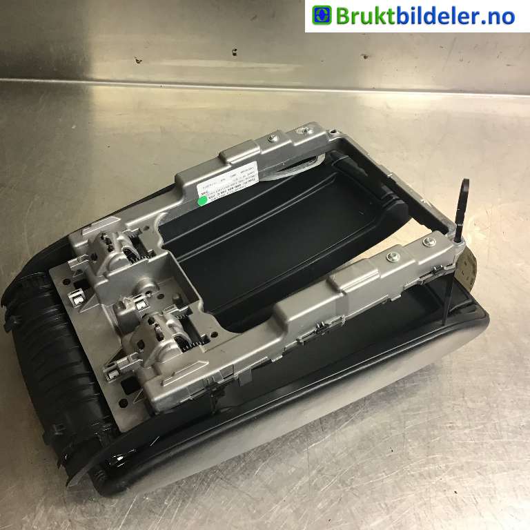 Sete armlene lokk til Audi A8 2010-2013 (Type III, Fase 1)  (AUDI|4H0 864 206 C|)