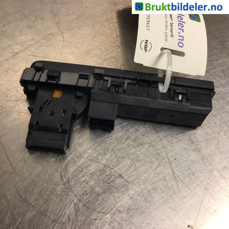 Bryter nødblink til Audi A8 2010-2013 (Type III, Fase 1)  (AUDI|4H1 959 673 B|22S UPS2 26710|)