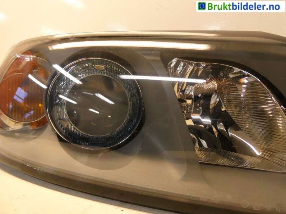 Frontlykt høyre xenon til Volvo V50 2004-2007 (Fase 1)  (VOLVO|30698890|0 301 198 274|31335222)
