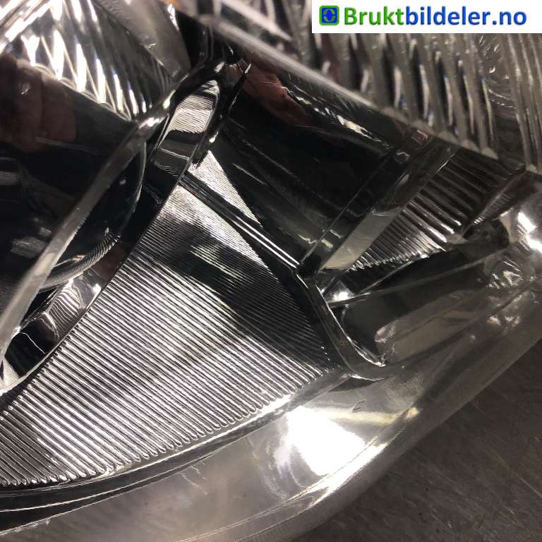 Frontlykt høyre halogen til Mitsubishi ASX 2010-2019 (MITSUBISHI|8301B588|)