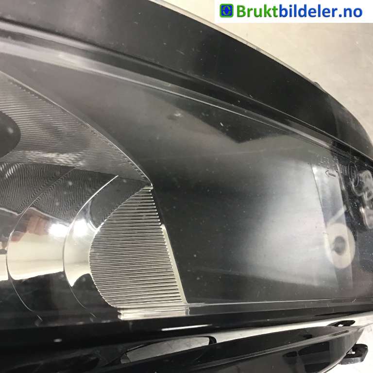 Tåkelykt høyre foran til VW Golf VII 2012-2017 (Fase 1)  (VOLKSWAGEN|5G0 941 662 D|1ND 011 223-06|)