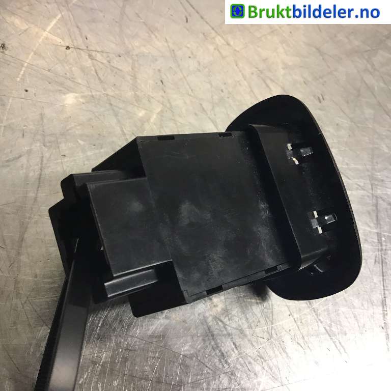 Bryter baklukeåpner til Mitsubishi Outlander 2015-->> (Type III, Fase 2)  (MITSUBISHI|MN170754|)