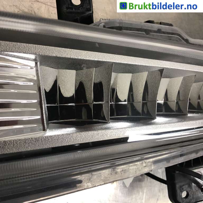 Tåkelykt høyre foran til Ford Explorer 2020-->> (FORD (US)|LB5B-15A254-AC|1NH 948 898-22|)