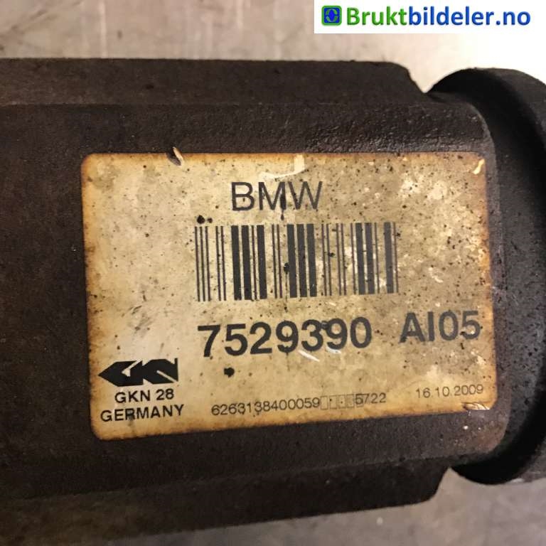 Drivaksel høyre foran til BMW 3-Serie 2005-2011 (E90/E91/E92/E93) (E90/E91/E92/E93) (BMW|31 60 7 558 950||7529388)