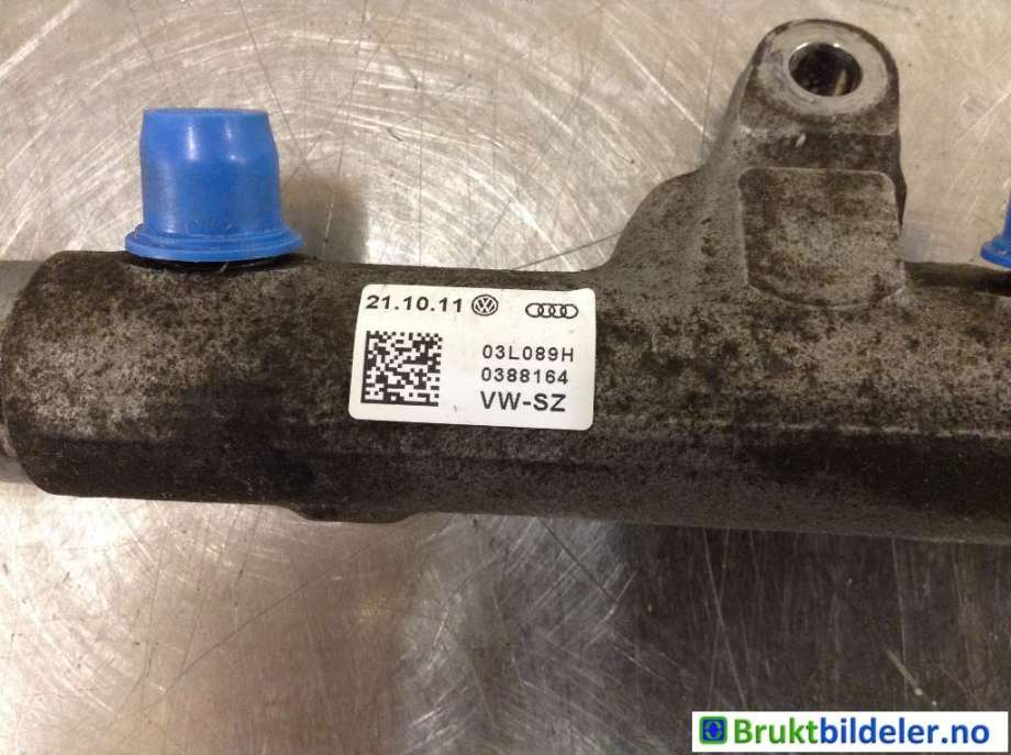 Dyseskinne (fuelrail) til VW Golf VI 2008-2012 (VOLKSWAGEN|03L 130 089 H|03L 130 764 A|03L 906 054 A)