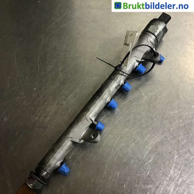 Dyseskinne (fuelrail) til VW Golf VI 2008-2012 (VOLKSWAGEN|03L 130 089 H|)