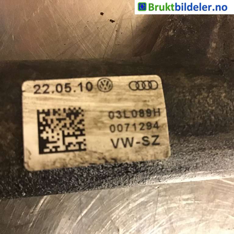 Dyseskinne (fuelrail) til VW Golf VI 2008-2012 (VOLKSWAGEN|03L 130 089 H|)