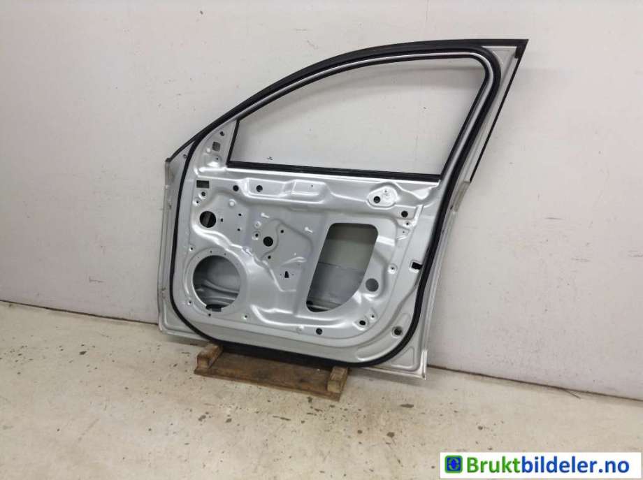 Dør høyre foran til Audi A4 2007-2014 (Type IV) (B8) (B8) (AUDI|8K0 831 052 J|)