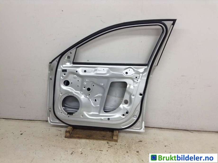 Dør høyre foran til Audi A4 2007-2014 (Type IV) (B8) (B8) (AUDI|8K0 831 052 J|)