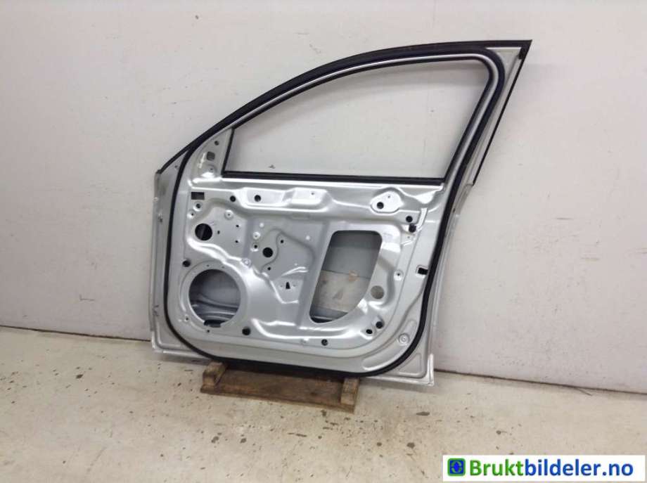 Dør høyre foran til Audi A4 2007-2014 (Type IV) (B8) (B8) (AUDI|8K0 831 052 J|)
