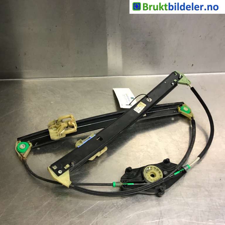 Ruteheis til Audi A4 2007-2014 (Type IV) (B8) (B8) (AUDI|8K0 837 461|)
