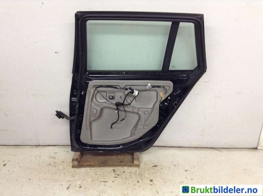 Dør høyre bak til BMW 5-Serie 2003-2010 (E60/E61) (E60/E61) (BMW|41 52 5 A2A 368|)