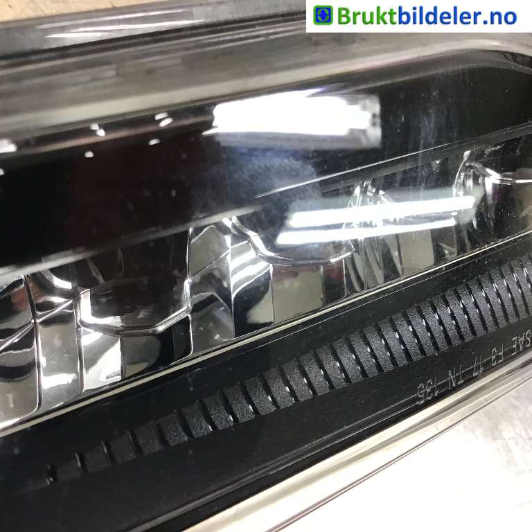 Tåkelykt høyre foran til BMW X3 2017-->> (G01) (G01) (BMW|63 17 9 492 772-01|1NB 012.810-06|)