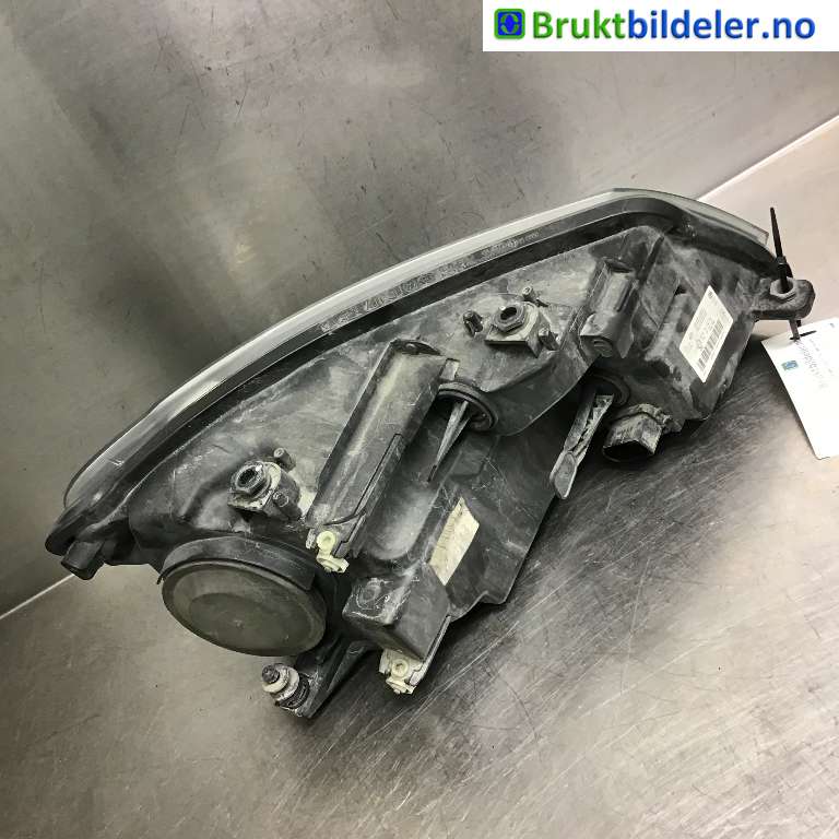 Frontlykt venstre halogen til VW Caddy 2010-2015 (Type III, Fase 2)  (VOLKSWAGEN|2K5 941 005 A|1EL 010 551-01|)