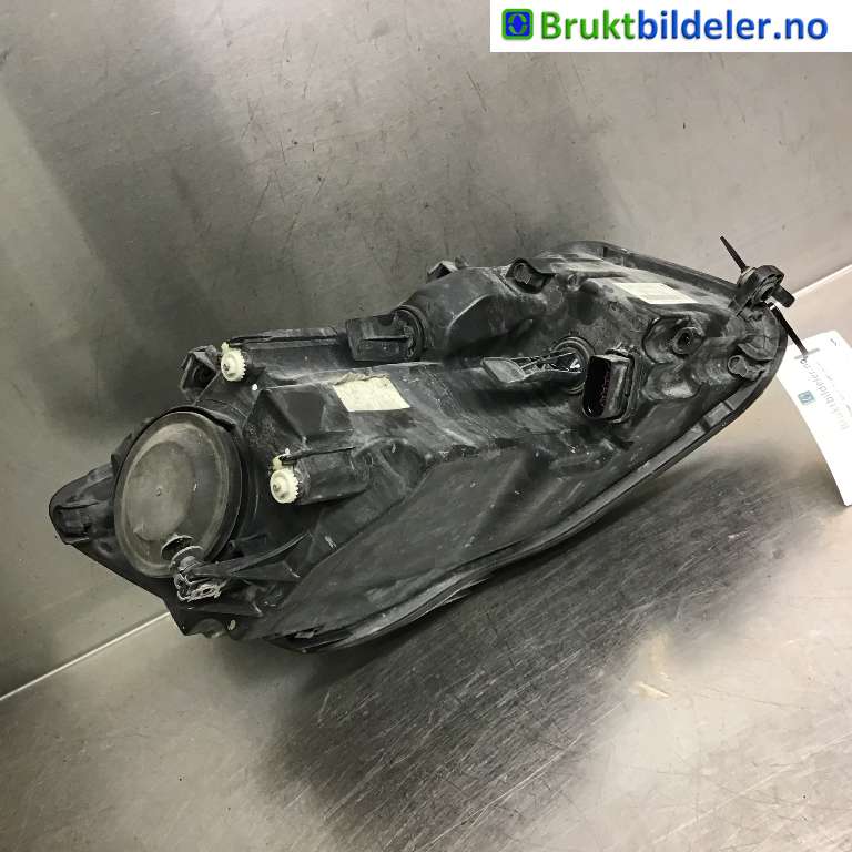 Frontlykt venstre halogen til VW Caddy 2010-2015 (Type III, Fase 2)  (VOLKSWAGEN|2K5 941 005 A|1EL 010 551-01|)