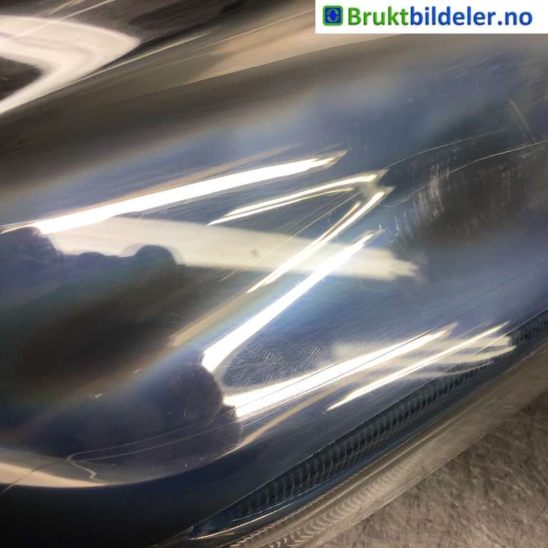 Frontlykt høyre halogen til Nissan Leaf 2011-2017 (Type I)  (NISSAN|2618003NL0A|)