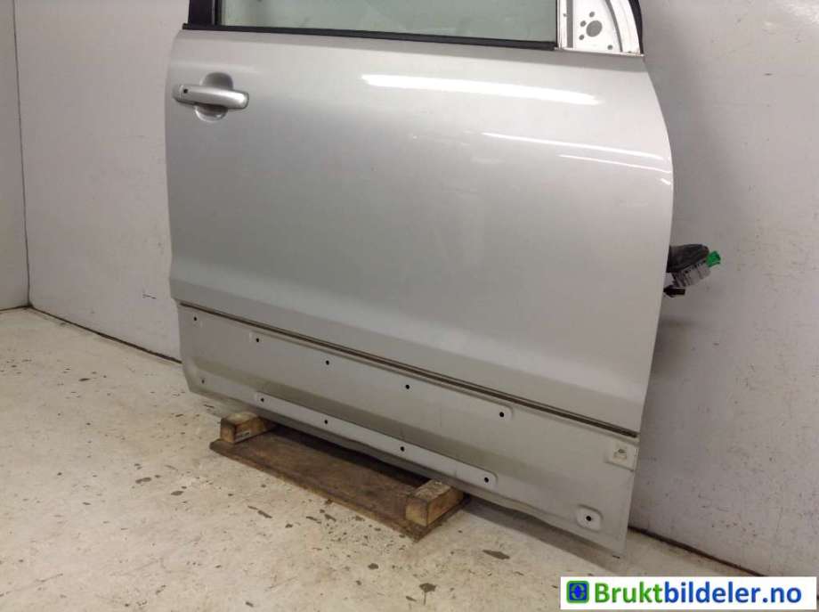 Dør høyre foran til Suzuki Grand Vitara 2005-2015 (Type III)  (SUZUKI|68001-65843|)