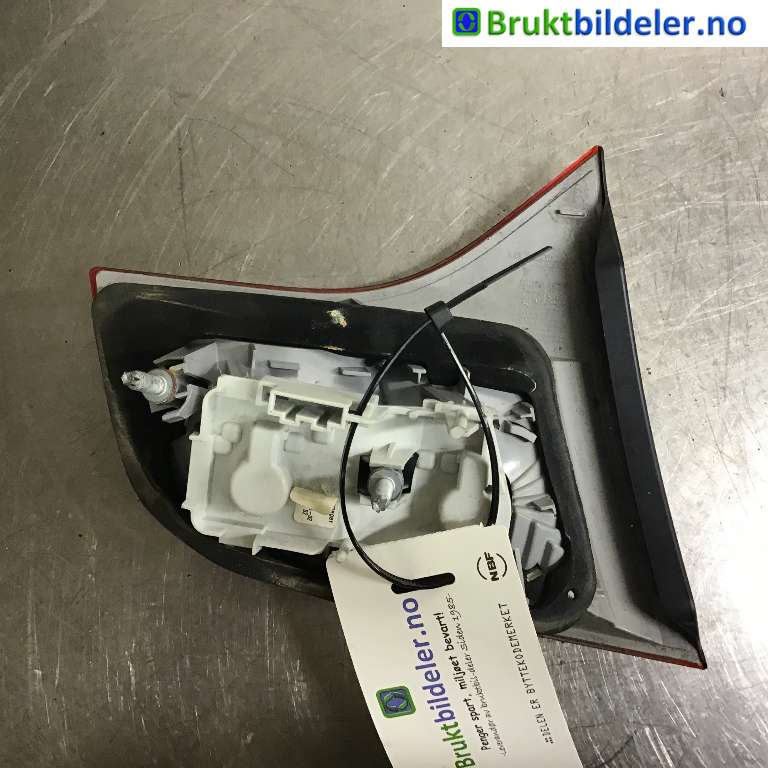 Baklykt høyre indre til Audi A4 2004-2008 (Type III) (B7) (B7) (AUDI|8E9 945 094|484 502 389 07S|)