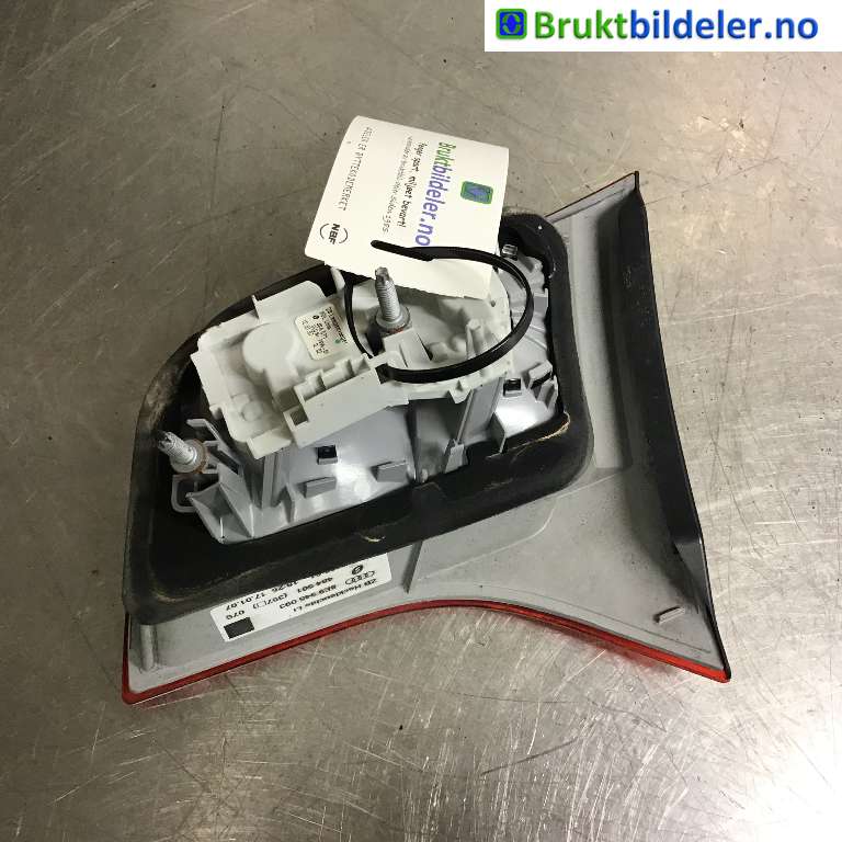 Baklykt venstre indre til Audi A4 2004-2008 (Type III) (B7) (B7) (AUDI|8E9 945 093|484 501 389 07S|)