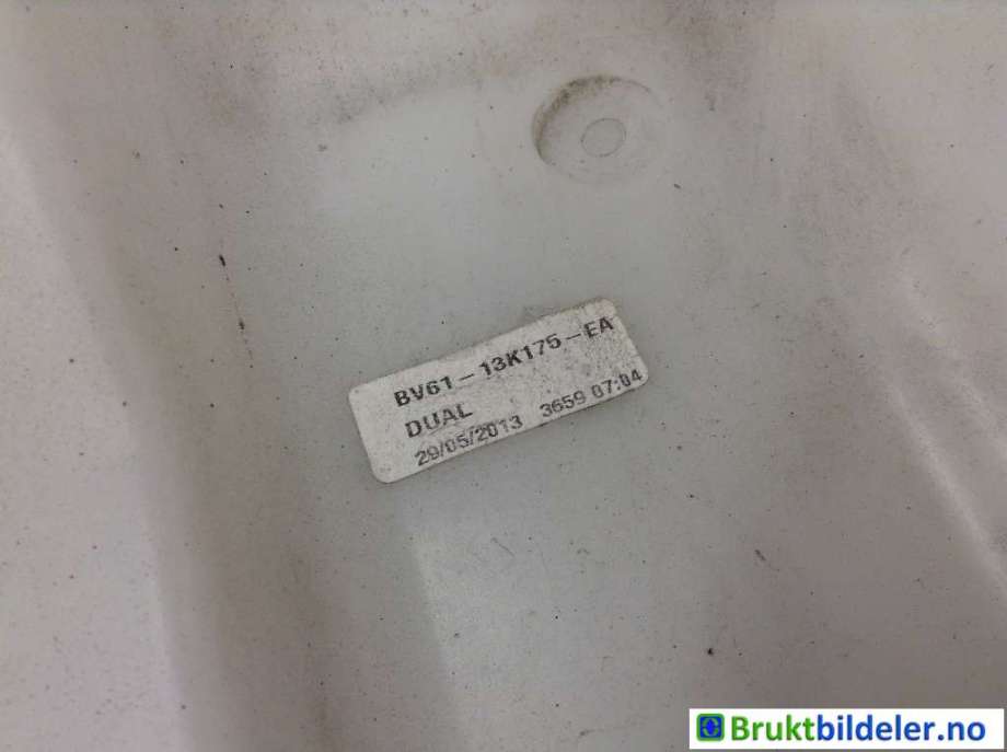 Spylertank til Ford Focus 2011-2014 (Type III, Fase 1) (FORD|BV61-13K175-EA|)