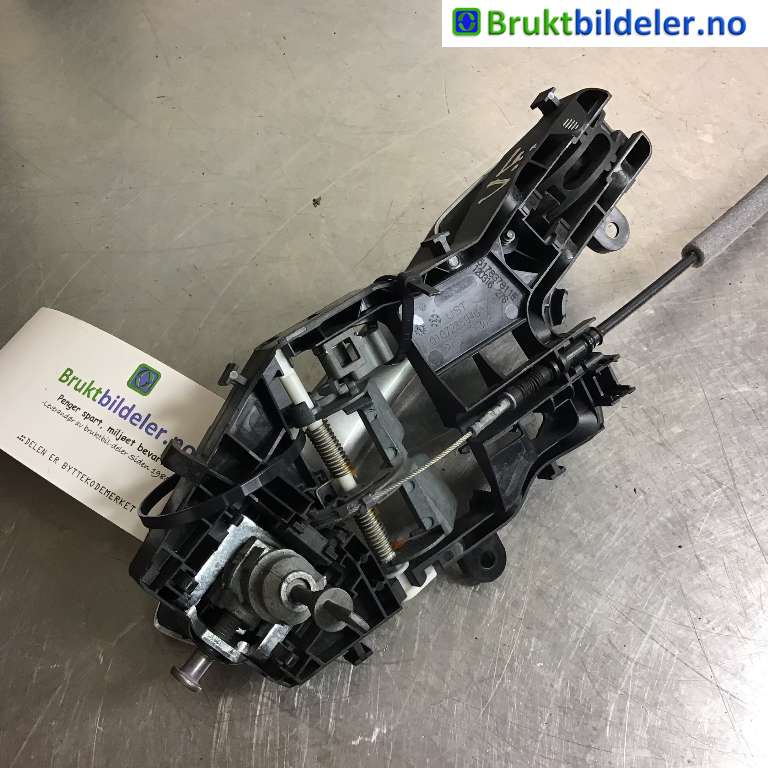 Dørhåndtak utv venstre til VW Passat 2015-2019 (Fase 1) (B8) (B8) (VOLKSWAGEN|517 837 811 E|120316 27S|)
