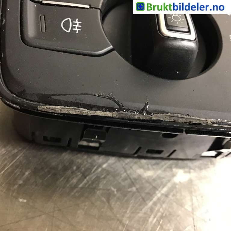 Bryter lys til VW Passat 2015-2019 (Fase 1) (B8) (B8) (VOLKSWAGEN|3G0 941 633 J|160419 1678|)