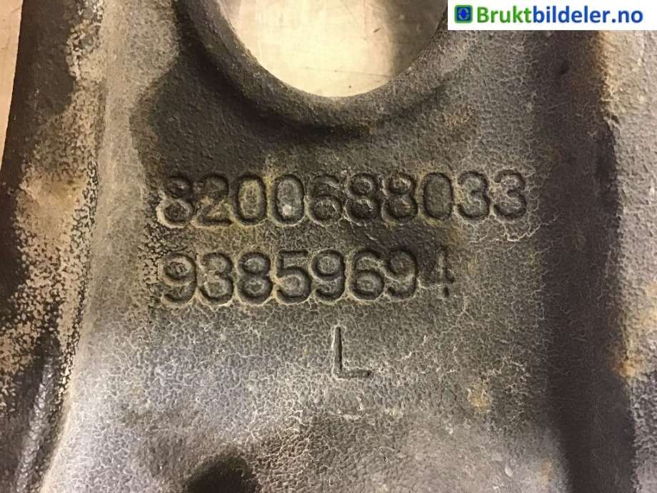 Bærebru venstre foran nedre til Renault Trafic 2014-->> (RENAULT|545019956R|93859694|8200688033)