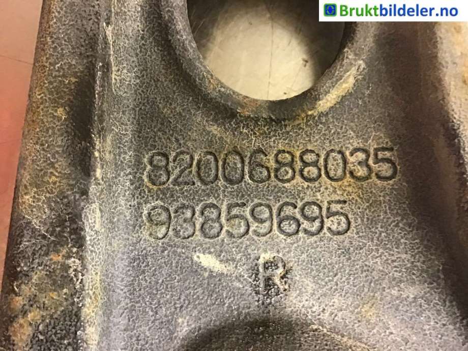 Bærebru høyre foran nedre til Renault Trafic 2014-->>  (RENAULT|545006069R|93859695|8200688035)